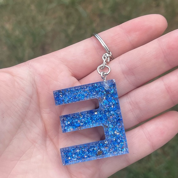 Blue Glitter Letter E Initial Keychain Handmade With Resin - Picture 6 of 7